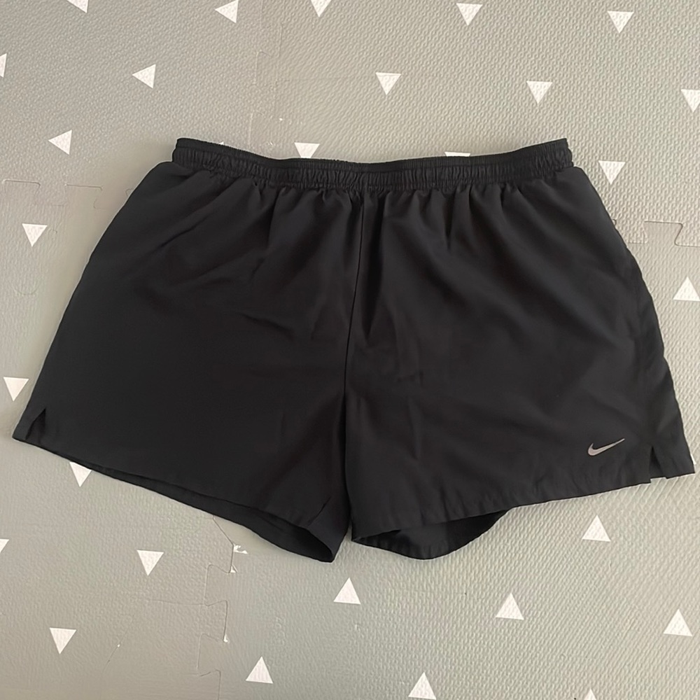 Black Nike shorts